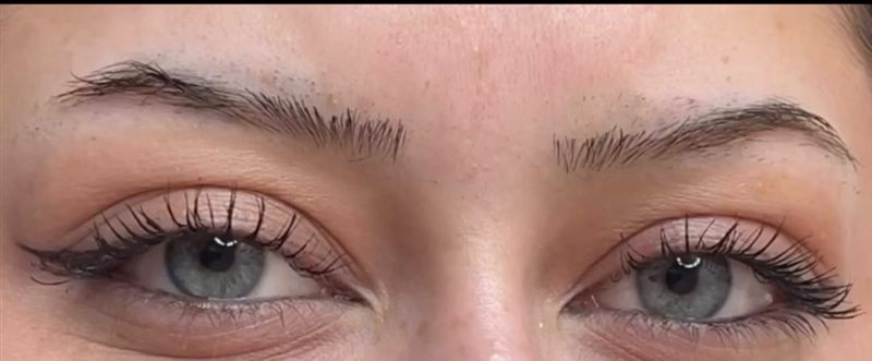 Microblading öncesi — seyrek ve düzensiz kaşlar